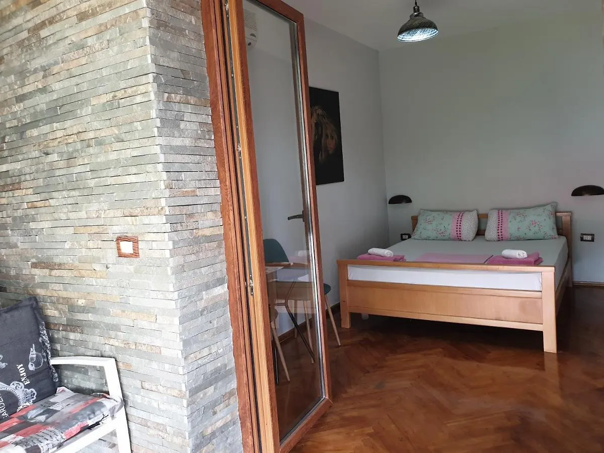 Elisabet Tirana Apartment