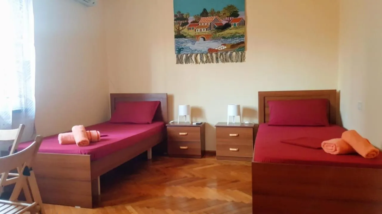 Elisabet Tirana Apartment