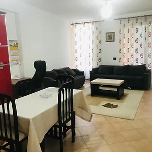 Apartamento Old Train Station, Tirana